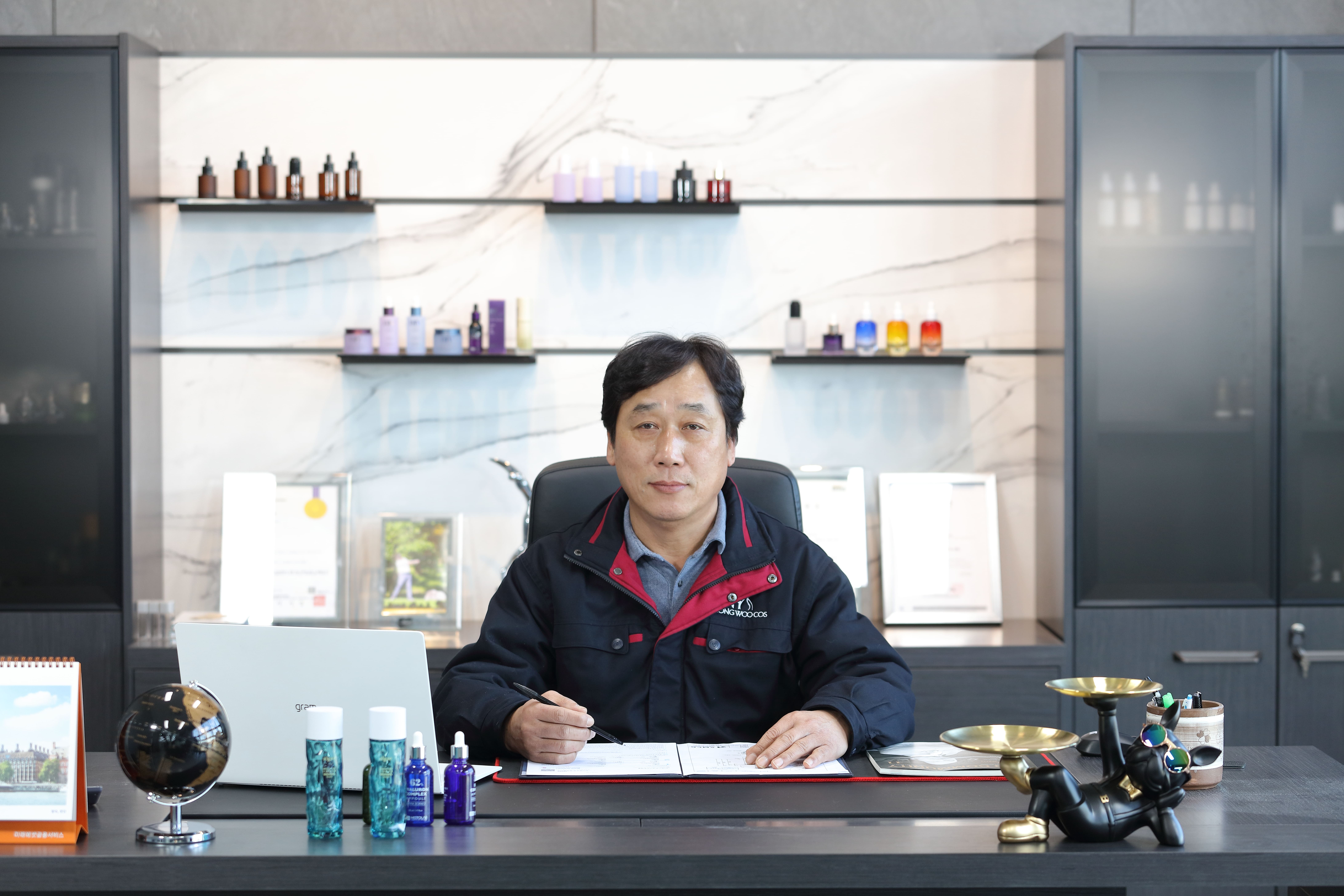Everything in Cosmetic Containers, JeongwooCos